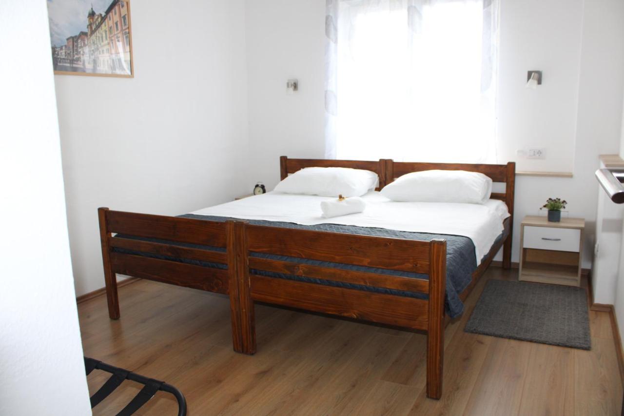 Apartman Lovro Рийека Екстериор снимка